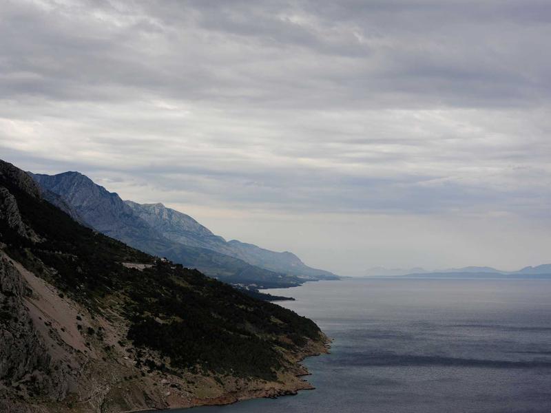 Tuscan white bean soup with kale, rosemary, and crusty bread